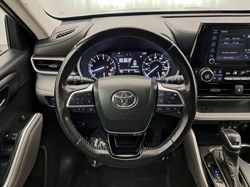 Used 2021 Toyota Highlander XLE FWD image 8
