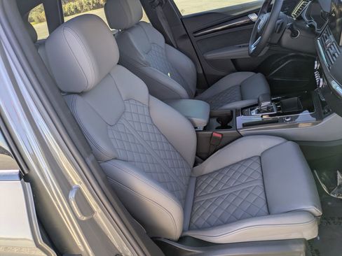 Used 2024 Audi SQ5 Premium Plus w/ Premium Plus Package image 29