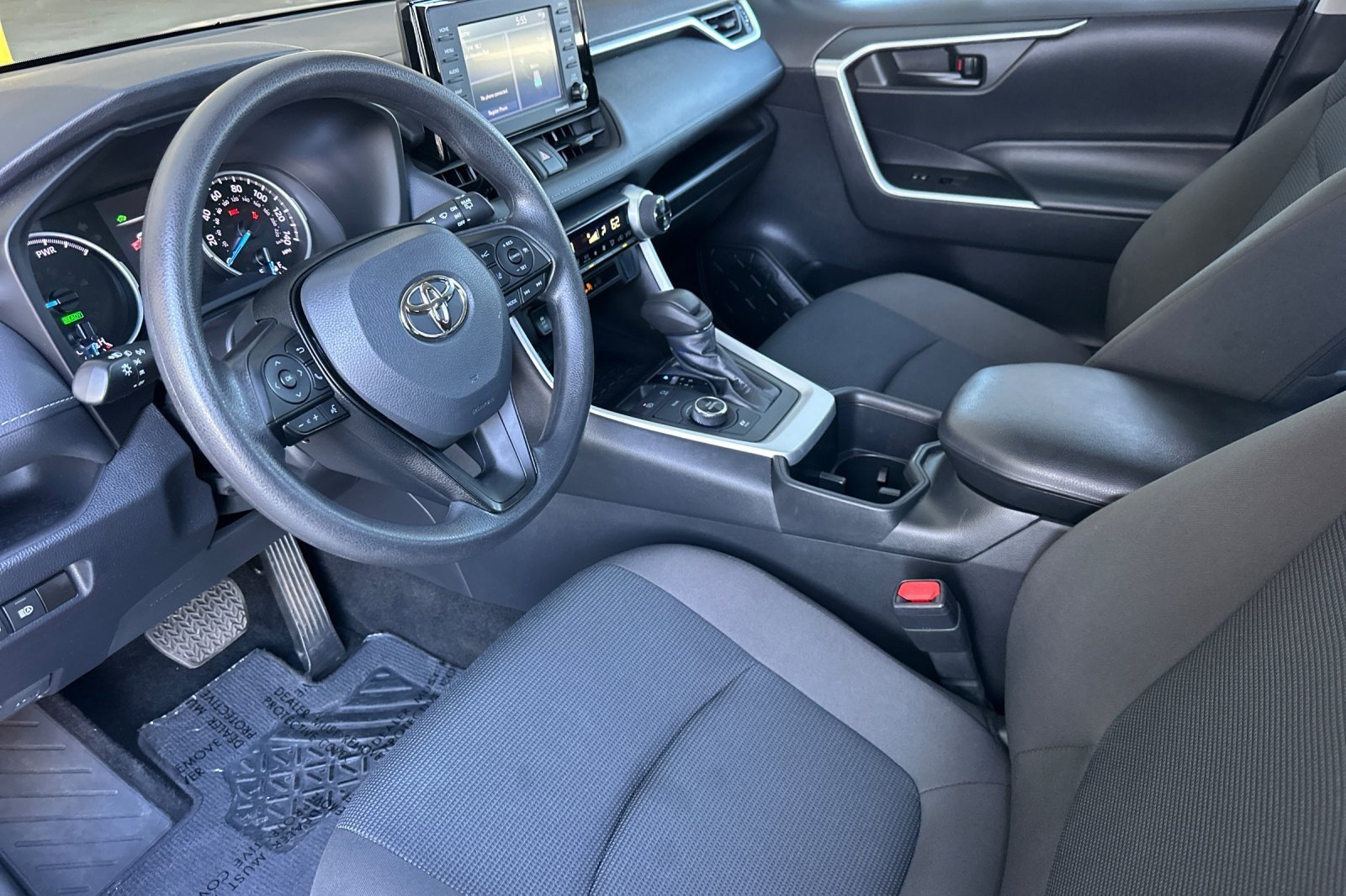 Used 2022 Toyota RAV4 LE AWD/4WD image 9