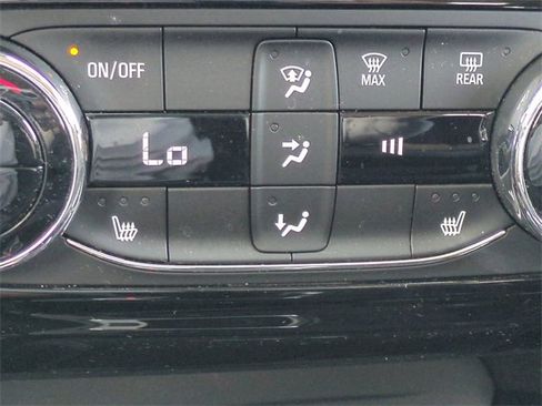 Certified 2024 Chevrolet Trax LT w/ Sunroof Package image 27