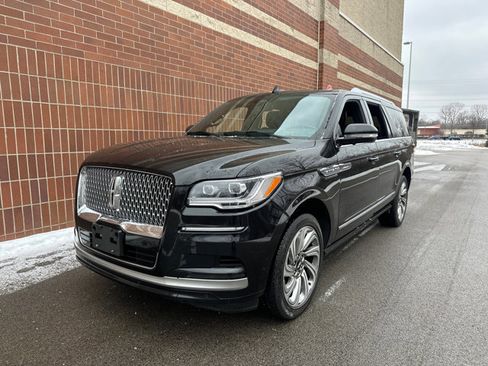 Used 2024 Lincoln Navigator L 4WD image 4