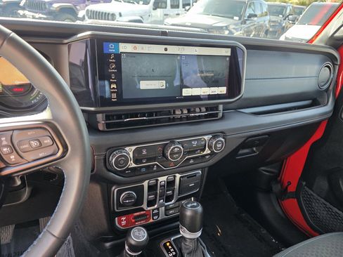 Used 2024 Jeep Wrangler Unlimited Rubicon 4xe image 16