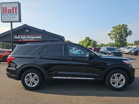 Used 2020 Ford Explorer XLT w/ Equipment Group 202A AWD/4WD image 2