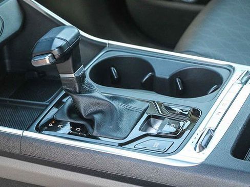 Used 2025 Kia Carnival SX image 21