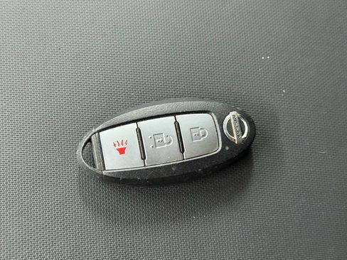 Used 2020 Nissan Titan S image 39