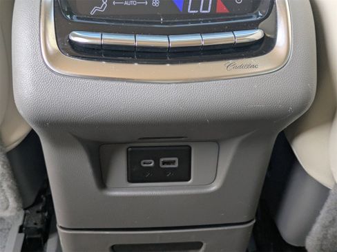 Used 2022 Cadillac XT6 Premium Luxury w/ Technology Package image 17