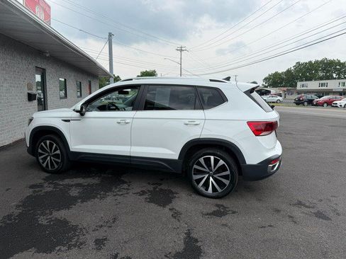 Used 2022 Volkswagen Taos SE FWD image 6