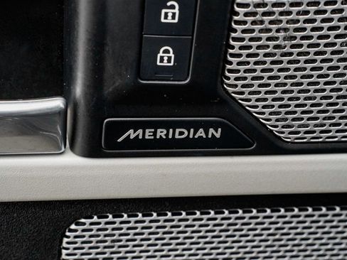 Used 2023 Land Rover Defender 130 X-Dynamic SE image 10