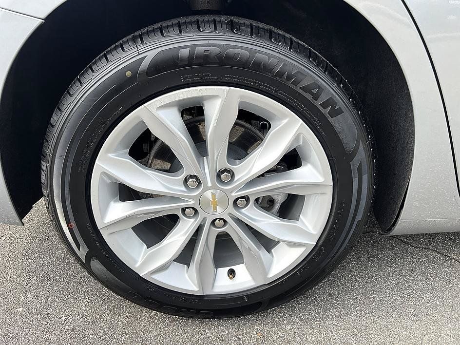 Used 2025 Chevrolet Malibu LT FWD image 11