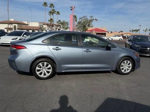 Used 2020 Toyota Corolla LE image 2