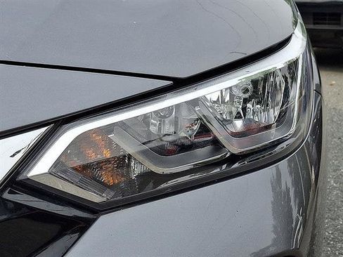 Certified 2023 Nissan Sentra SV FWD image 9