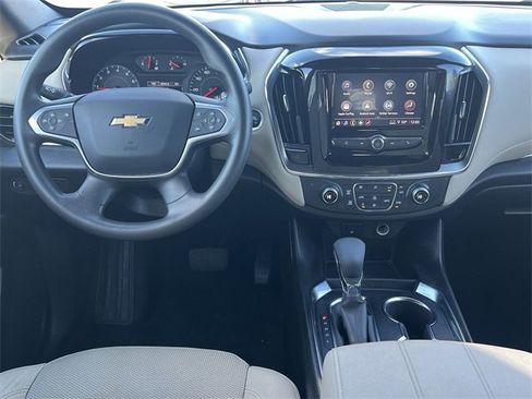 Used 2023 Chevrolet Traverse LS image 10