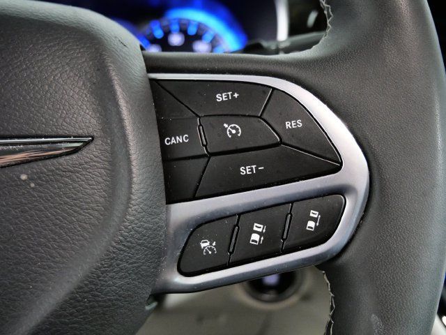 Used 2023 Chrysler Pacifica Limited FWD image 26