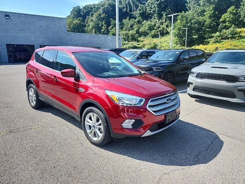 Used 2017 Ford Escape SE w/ SE Cold Weather Package AWD/4WD image 7