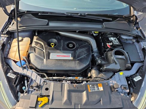 Used 2017 Ford Focus RS AWD/4WD image 9