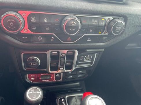Used 2024 Jeep Wrangler Unlimited Sport AWD/4WD image 11