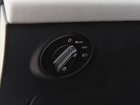 Used 2023 Volkswagen Taos SE image 10