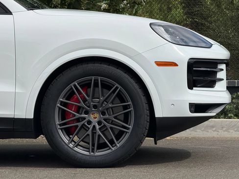 Certified 2024 Porsche Cayenne S AWD/4WD image 12