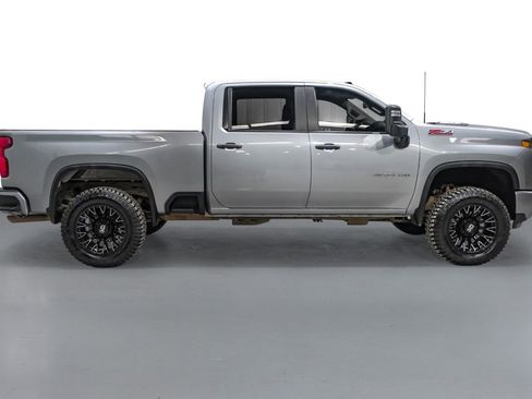 Used 2024 Chevrolet Silverado 2500 Custom w/ Custom Value Package image 6
