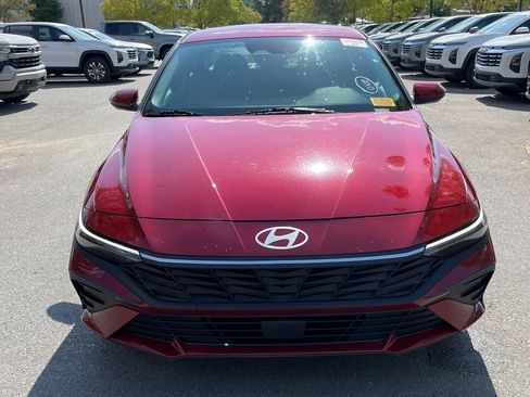 Used 2024 Hyundai Elantra SEL FWD image 2