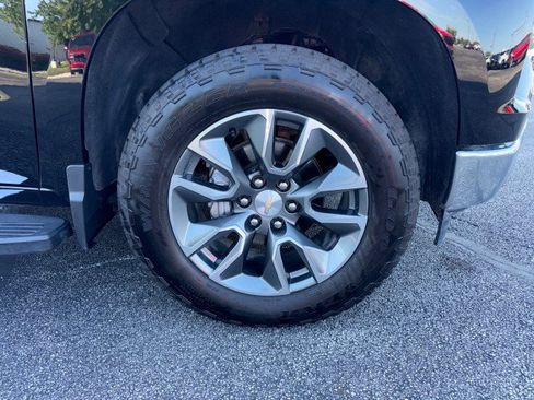 Used 2025 Chevrolet Silverado 1500 LT AWD/4WD image 10