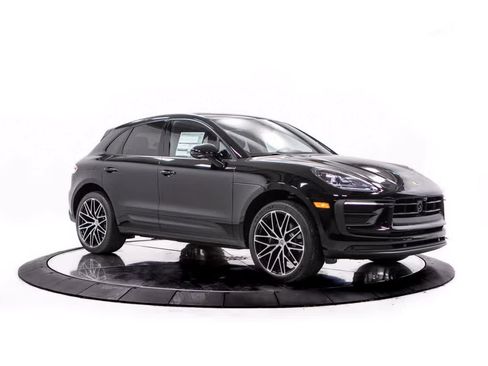 Certified 2026 Porsche Macan AWD/4WD image 9