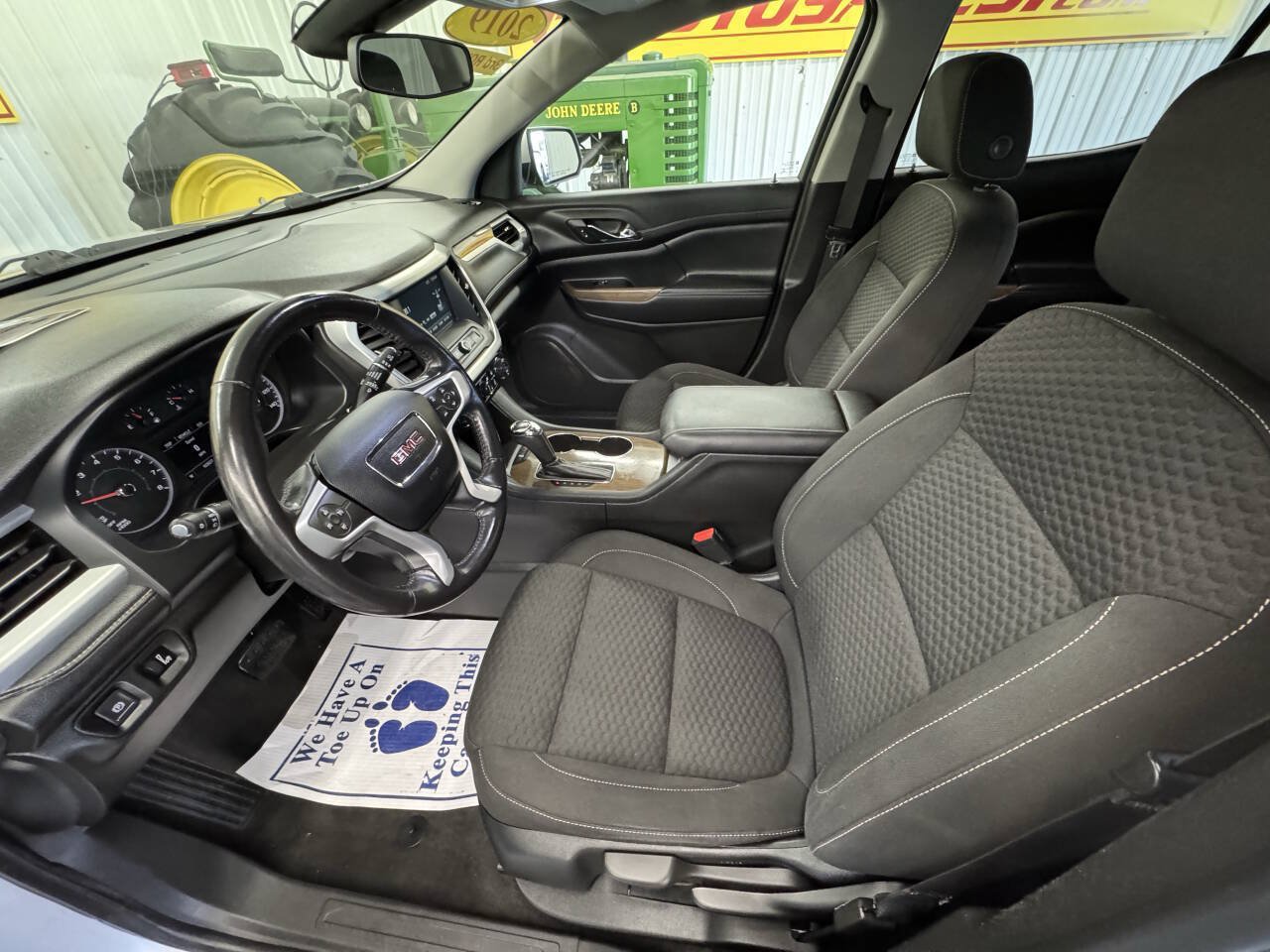 Used 2019 GMC Acadia SLE w/ LPO, Black Accent Package FWD image 18