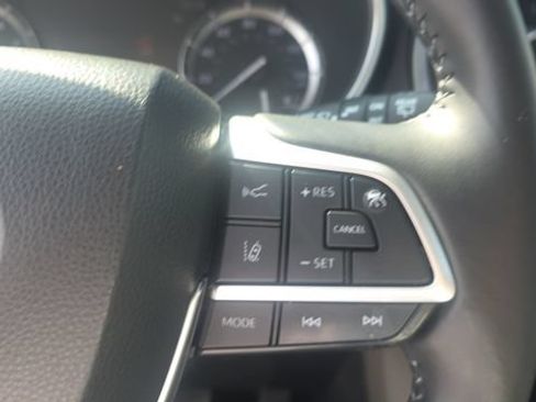 Used 2022 Toyota Highlander XLE AWD/4WD image 24