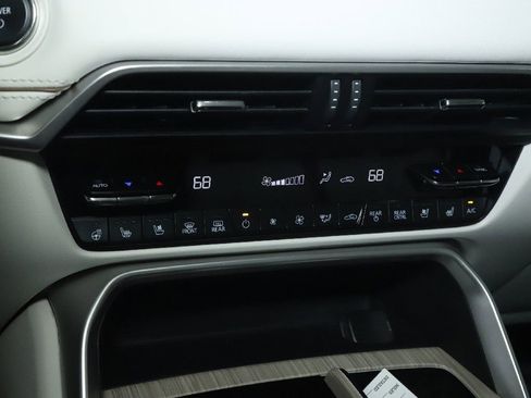 Used 2024 MAZDA CX-90 Plug-In Hybrid w/ Premium Plus AWD/4WD image 28