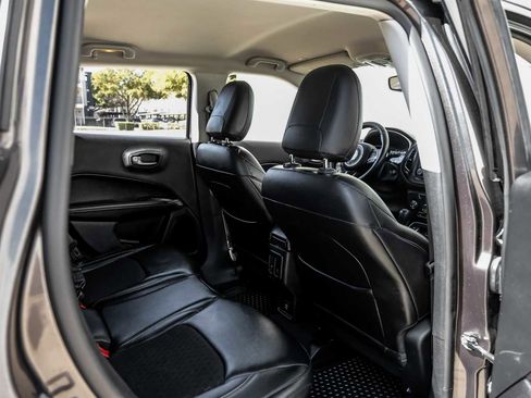 Used 2018 Jeep Compass Latitude w/ Cold Weather Group image 33