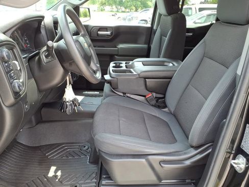 Used 2019 Chevrolet Silverado 1500 Custom w/ Custom Value Package AWD/4WD image 3