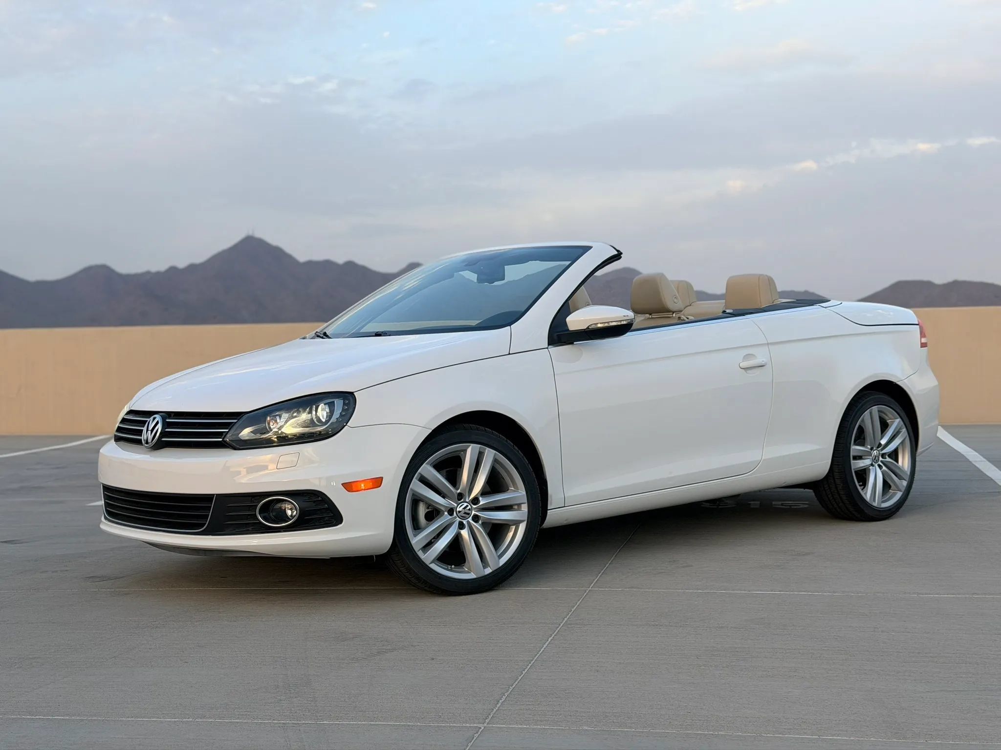 Used 2014 Volkswagen Eos Executive FWD image 20