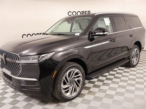 New 2026 Lincoln Navigator Premiere AWD/4WD image 10