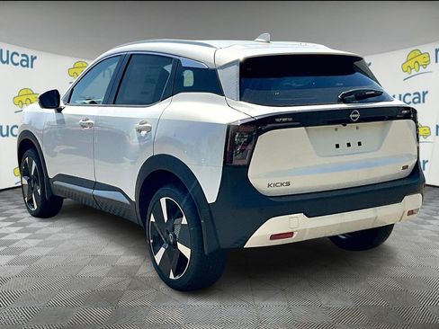New 2025 Nissan Kicks SR FWD image 4
