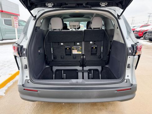 Used 2023 Toyota Sienna LE image 24