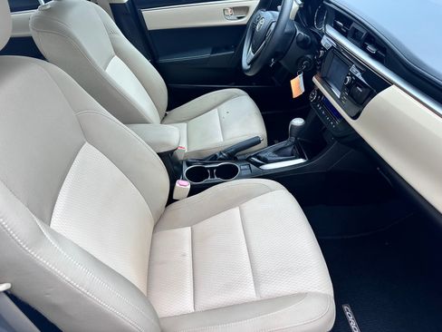 Used 2015 Toyota Corolla LE FWD image 9