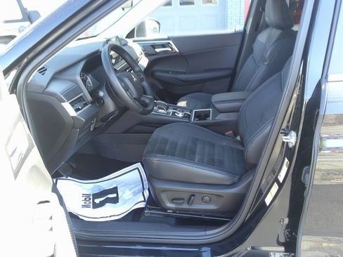 Used 2024 Mitsubishi Outlander SE image 13