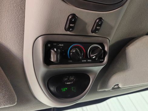 Used 2004 Ford Excursion XLT image 7