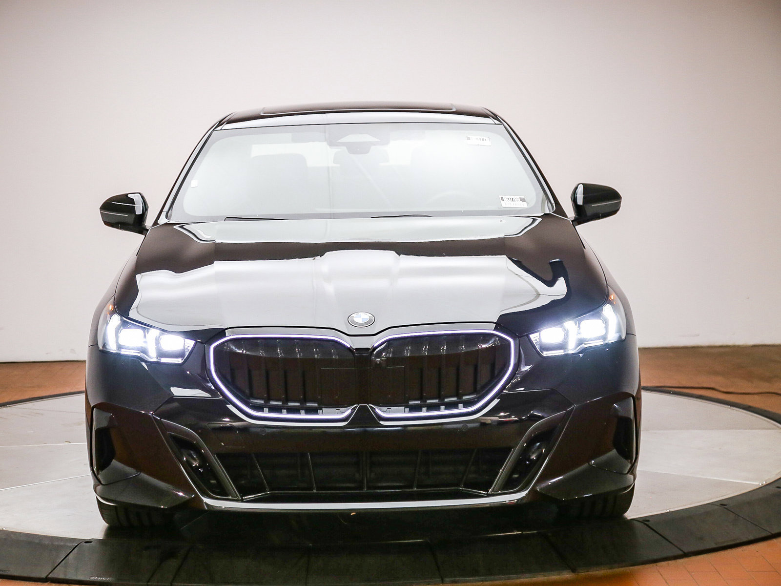 Used 2026 BMW 530i w/ M Sport Package RWD image 2