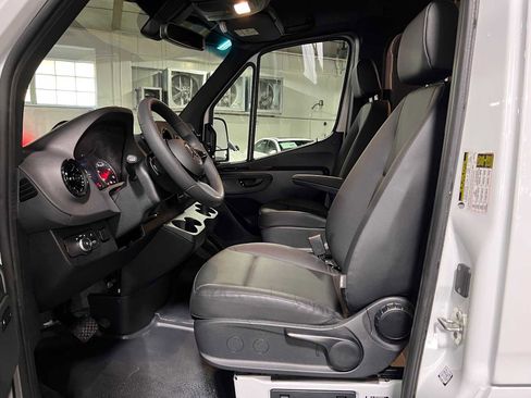 Used 2025 Mercedes-Benz Sprinter 2500 image 20