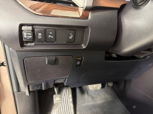 Used 2019 Toyota Sienna Limited FWD image 13