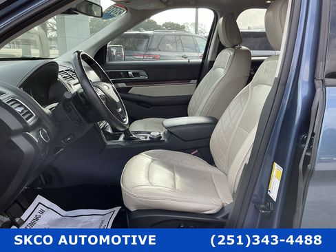 Used 2019 Ford Explorer Platinum image 11