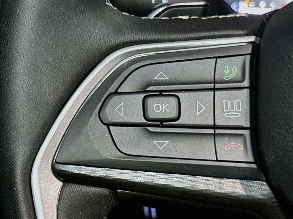Used 2025 Jeep Grand Cherokee L Altitude AWD/4WD image 29
