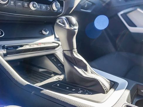 New 2025 Audi Q3 2.0T Premium image 25