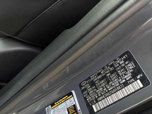 Certified 2025 Hyundai Kona Limited FWD image 30