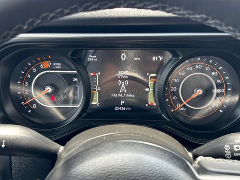 Used 2025 Jeep Wrangler Unlimited Rubicon AWD/4WD image 41
