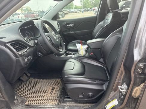 Used 2021 Jeep Cherokee Trailhawk AWD/4WD image 21