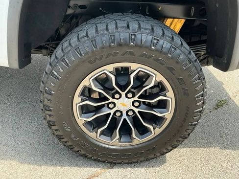 Used 2022 Chevrolet Colorado ZR2 AWD/4WD image 5