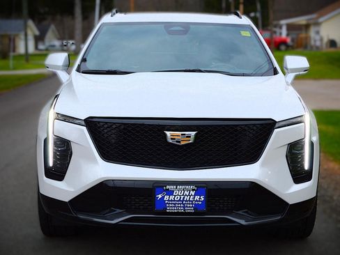 Used 2024 Cadillac XT4 Sport image 2
