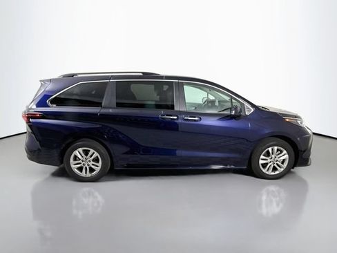 Used 2025 Toyota Sienna XLE w/ XLE Plus Package AWD/4WD image 8
